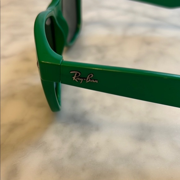 Custom Ray-Ban Green Sunglasses with mirrored silver lenses - Picture 2 of 10